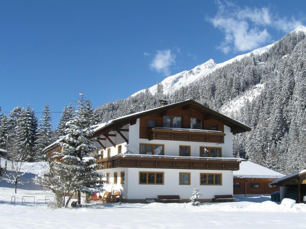 Haus Laerchenhof Villa Holzgau Bagian luar foto